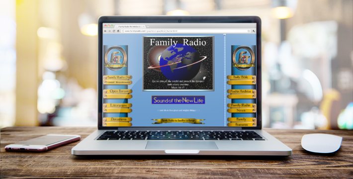 Geef je website een opknapbeurt: doe de WebsiteCheck Beeld van een ouderwetse website op een moderne laptop